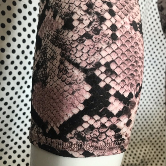 Evolution + Creation Extremely Realistic Python Capris Leggings/ Tights Sz Small - Picture 9 of 15